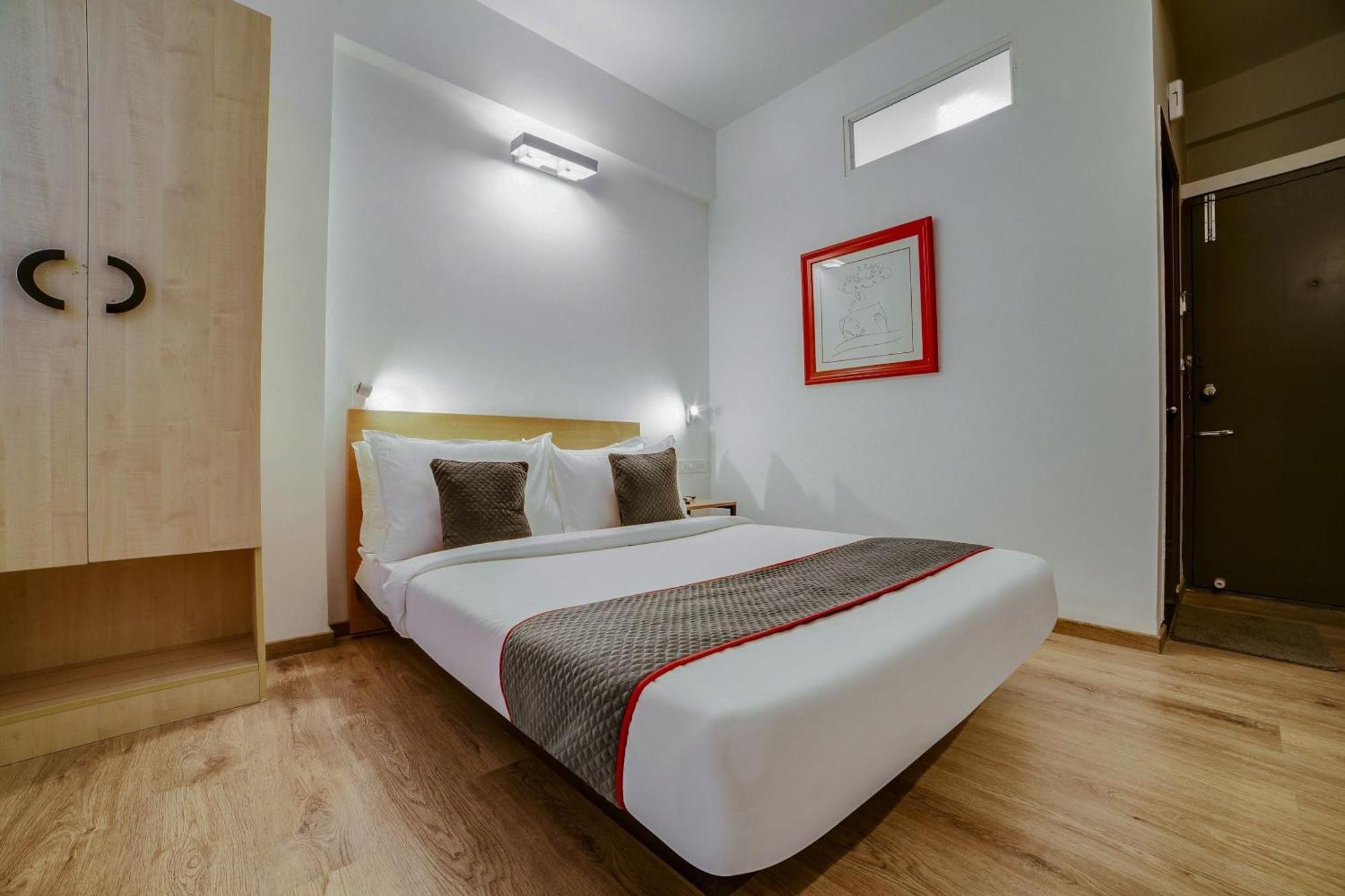 Townhouse Sarvar Hospitality Near Ascendas Park Square Mall Бангалор Экстерьер фото