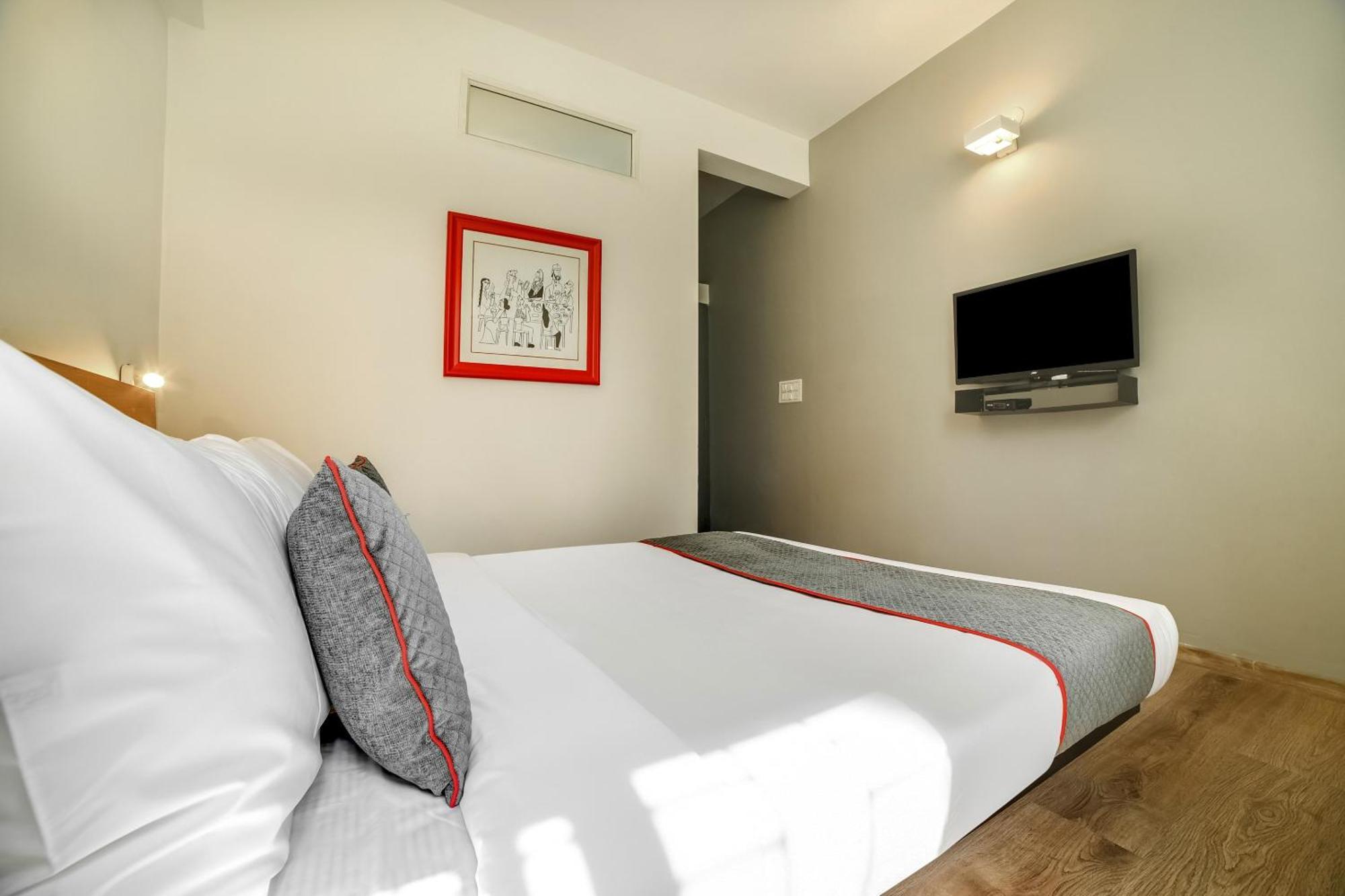 Townhouse Sarvar Hospitality Near Ascendas Park Square Mall Бангалор Экстерьер фото