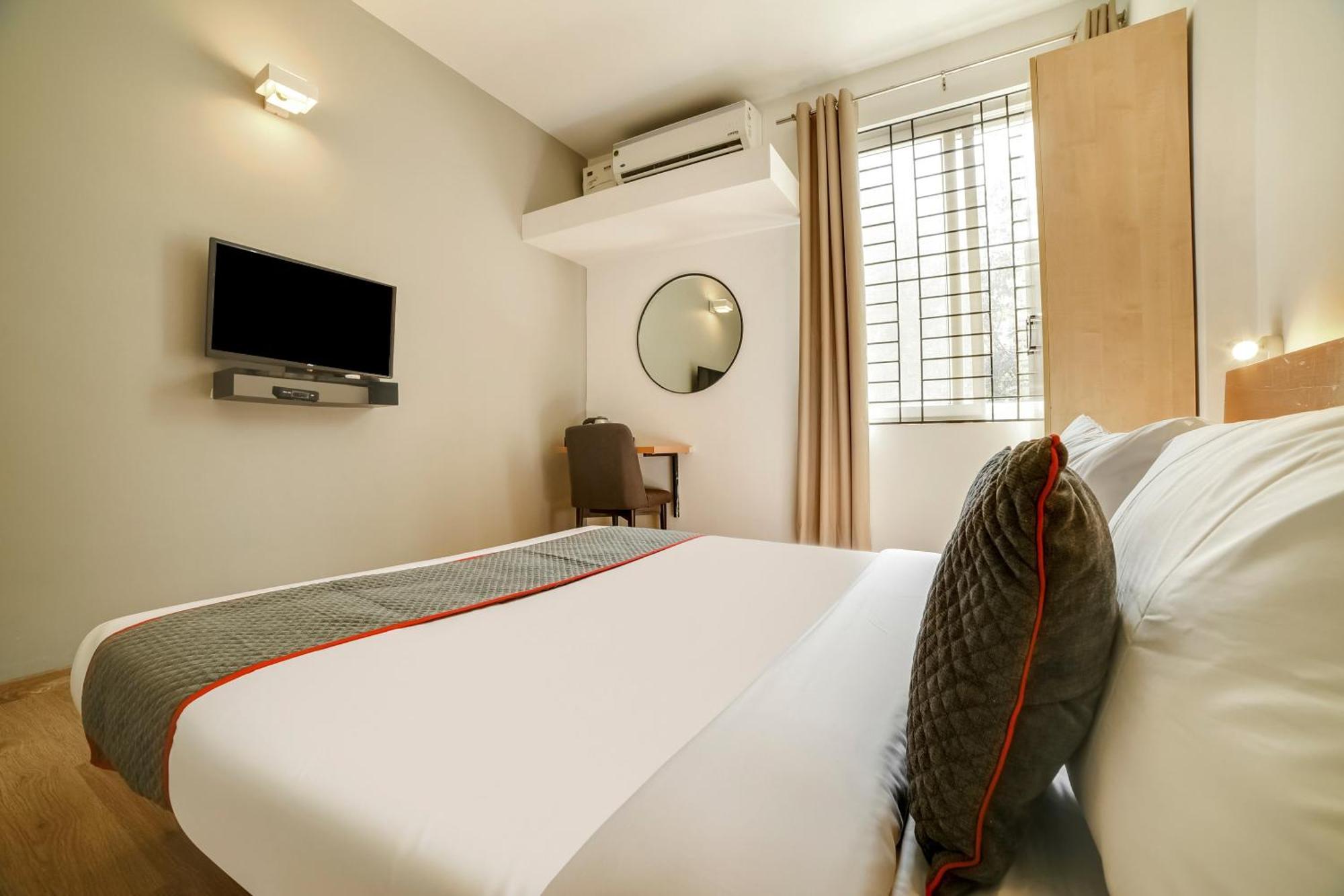 Townhouse Sarvar Hospitality Near Ascendas Park Square Mall Бангалор Экстерьер фото