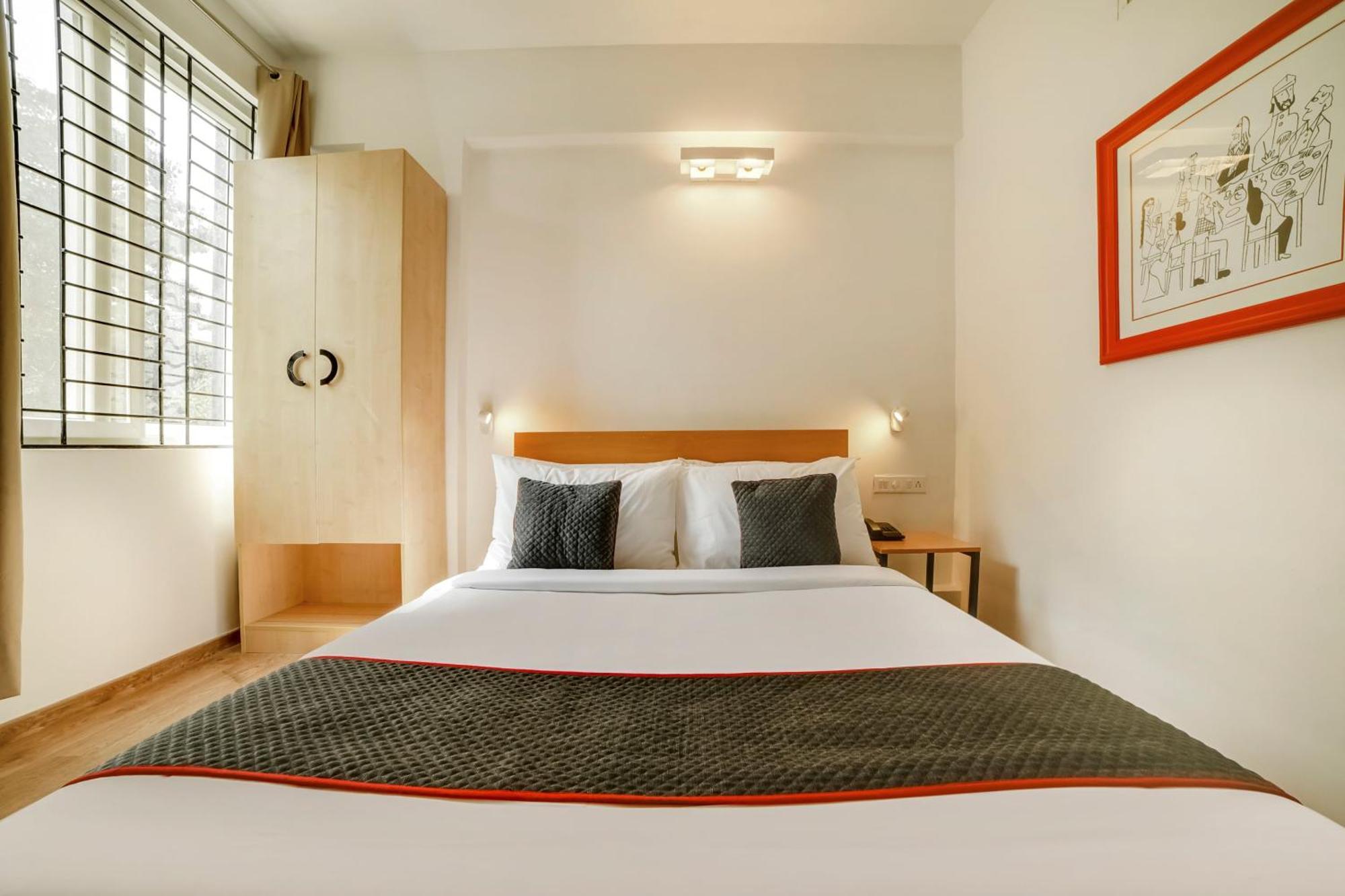 Townhouse Sarvar Hospitality Near Ascendas Park Square Mall Бангалор Экстерьер фото