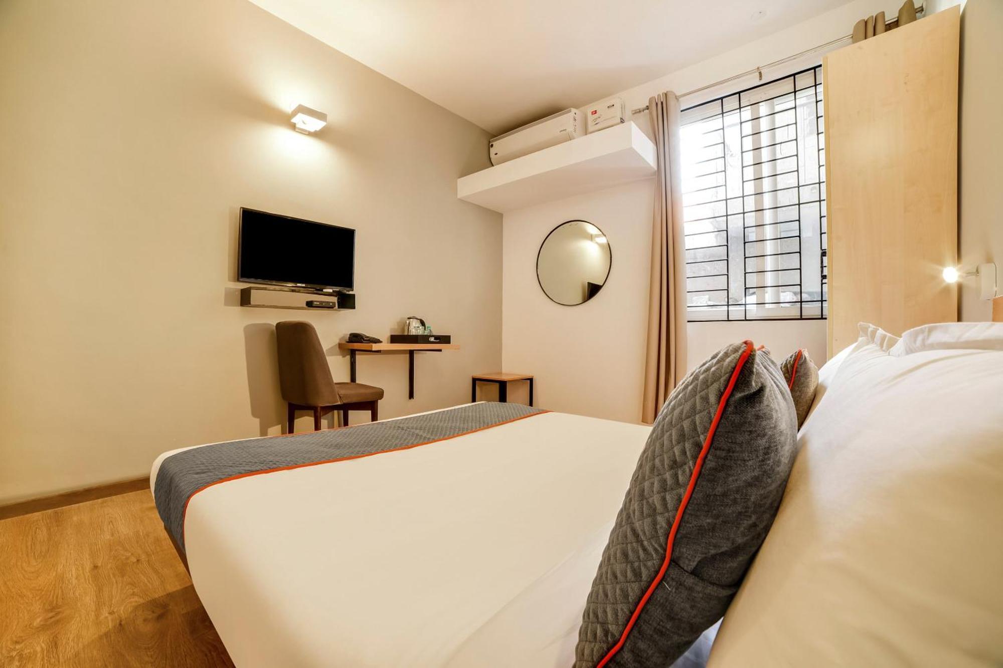 Townhouse Sarvar Hospitality Near Ascendas Park Square Mall Бангалор Экстерьер фото