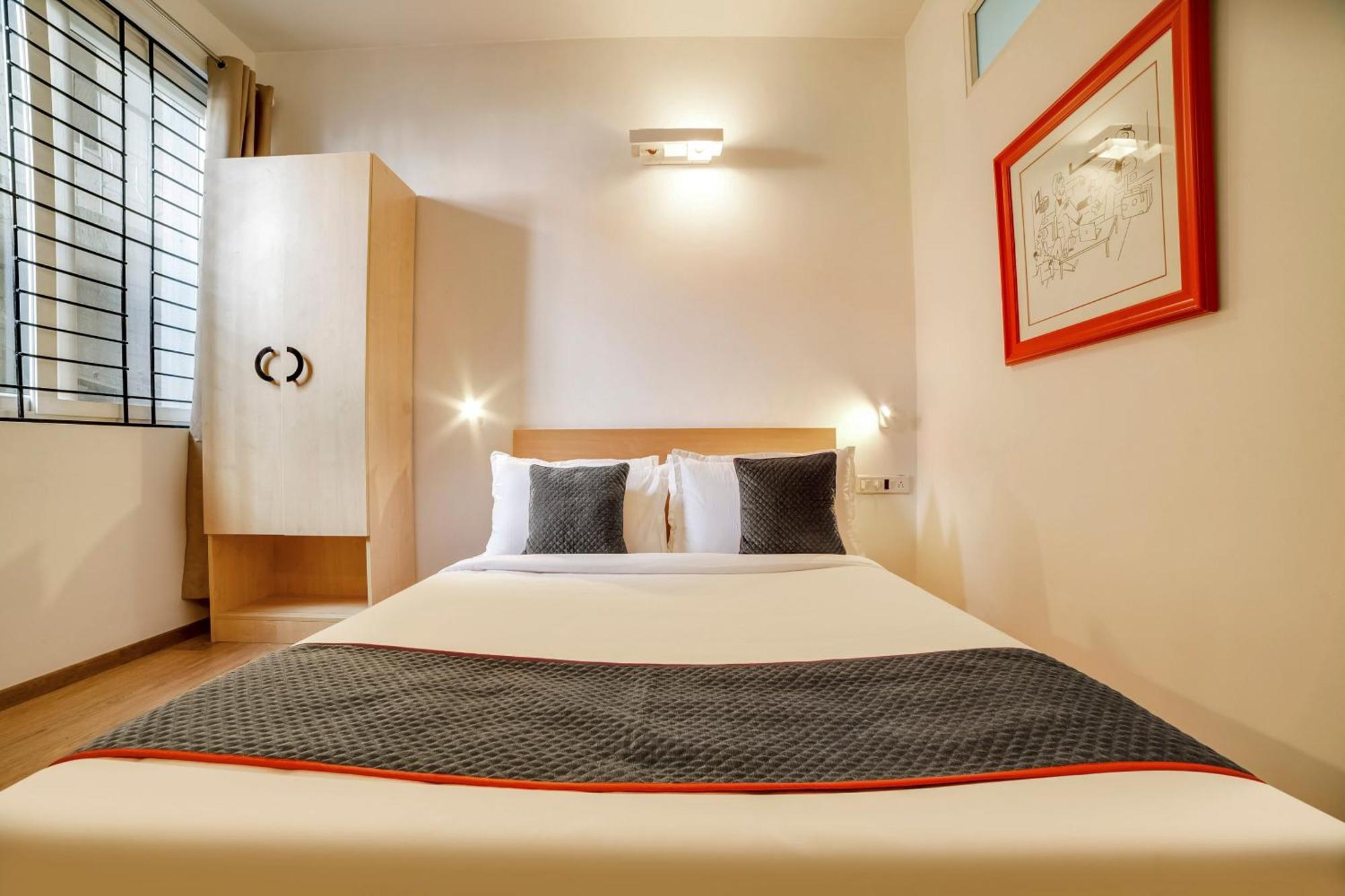 Townhouse Sarvar Hospitality Near Ascendas Park Square Mall Бангалор Экстерьер фото